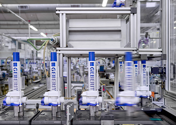 Symbolic picture for the production line at Geberit plants