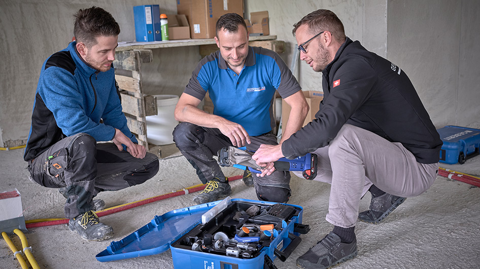 The plumbers are able to get to work immediately following a short briefing on site by the technical advisor from Geberit.