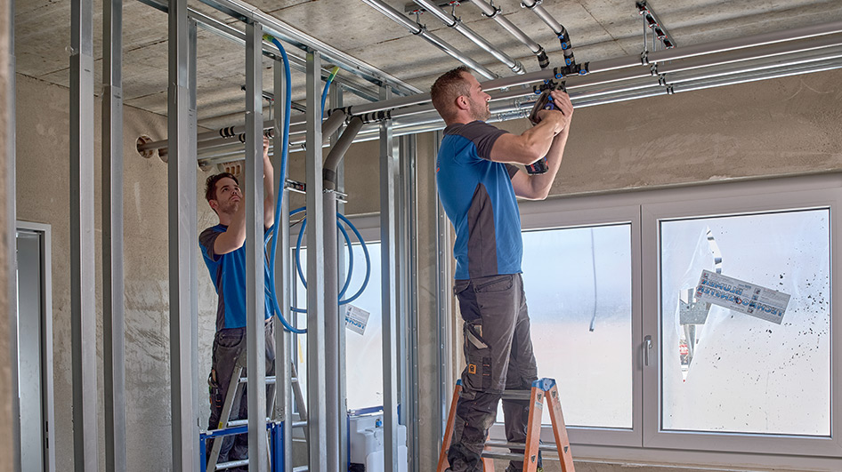 Working overhead is much easier thanks to FlowFit.