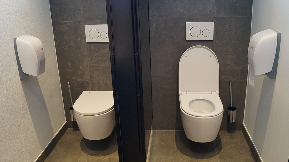 Geberit ONE toilets are among the products installed in the sanitary facilities. 