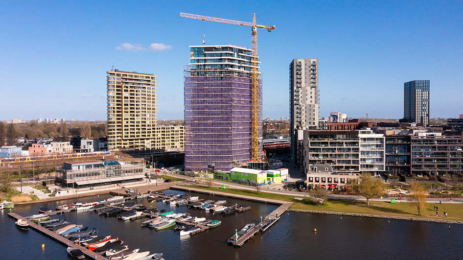 Living space with views of the neighbouring harbour.