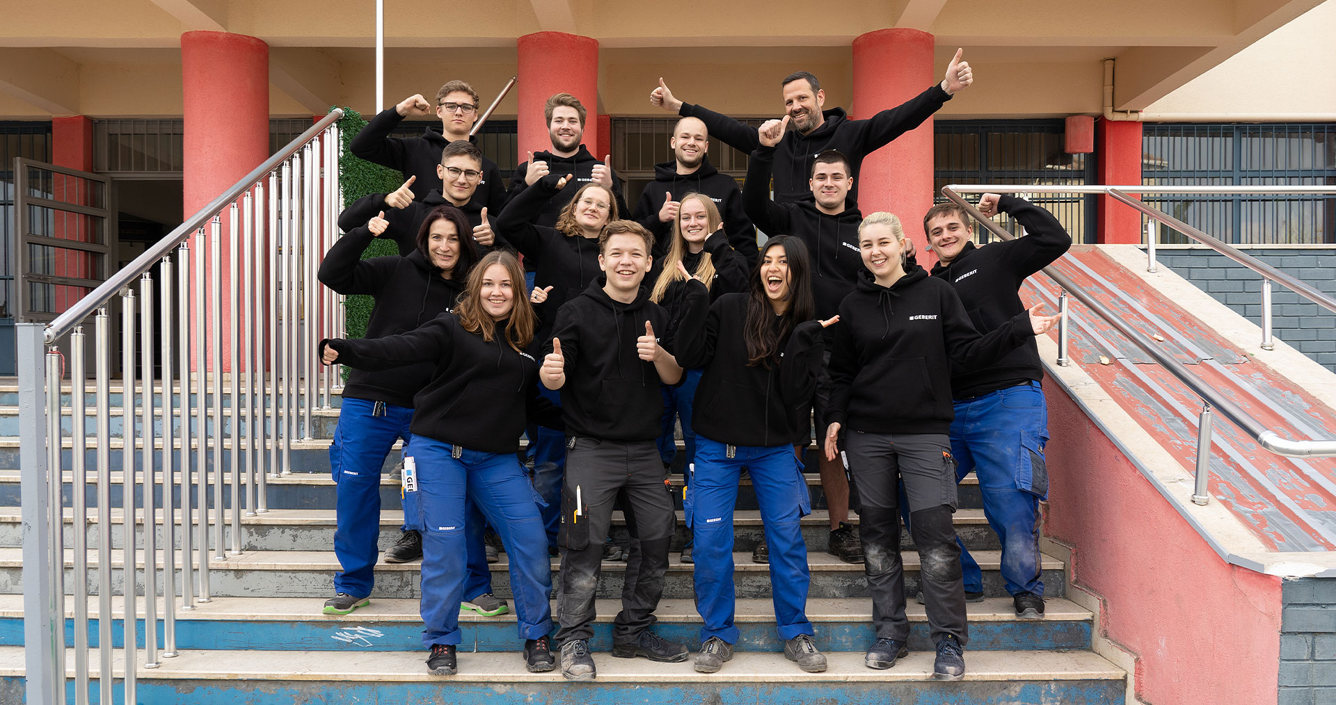 The team of the Social Project 2022 at the entrance to the school 