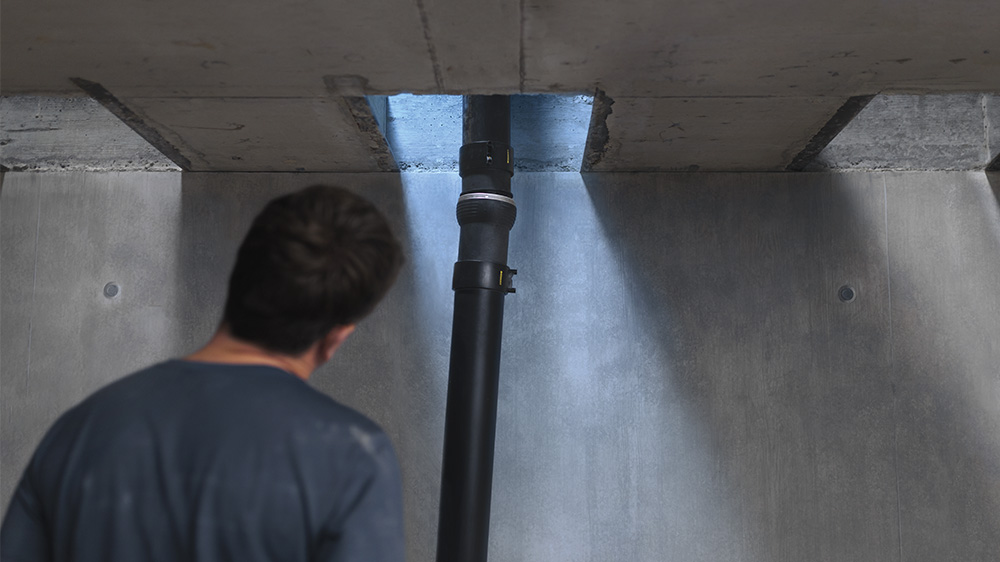 A men looking at the Geberit Silent-db20 Offset ensuring tension-free connections 