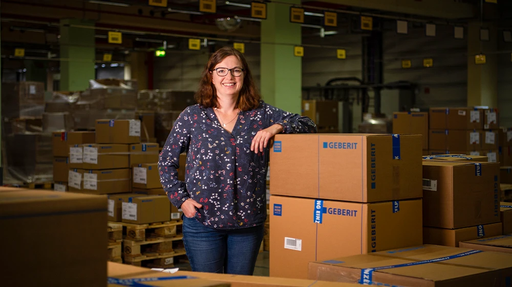 Julia Dreher in the Geberit warehouse