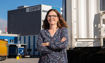 Julia Dreher, Head of Group Logistics, in front of the Geberit logistics centre in Pfullendorf