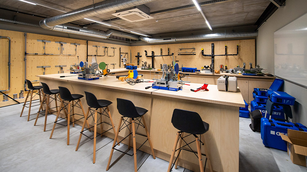 The workshop area, which is also available for training, is also separate