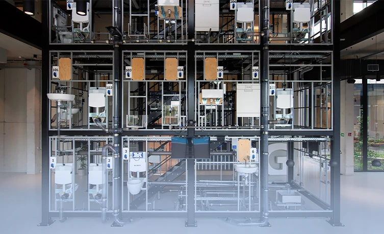 View of a vertical exhibition area with various bathroom models in a modern building