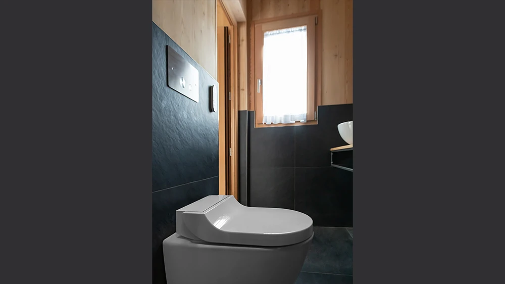 The AquaClean Tuma provides extra comfort in the tree house bathroom