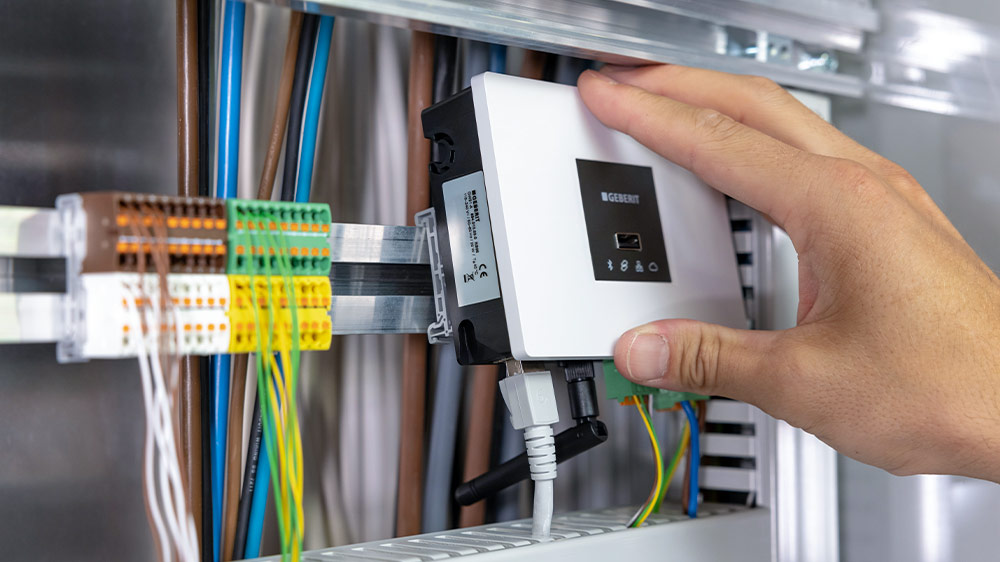 The Geberit Connect Gateway is installed in the control cabinet at Westfalia and wired using Geberit GEBUS cables