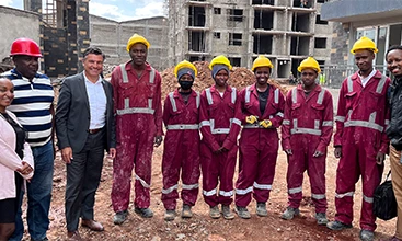 Erwin Kälin with trainees in Kenya, 45% of whom are women in the sanitary sector