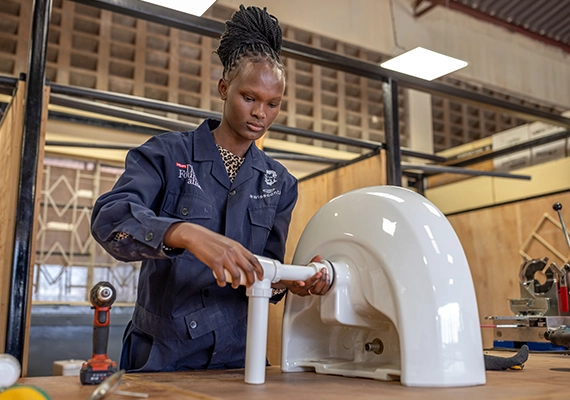 In collaboration with the Hilti Foundation and Swisscontact, Geberit is developing a training programme for plumbers in Kenya