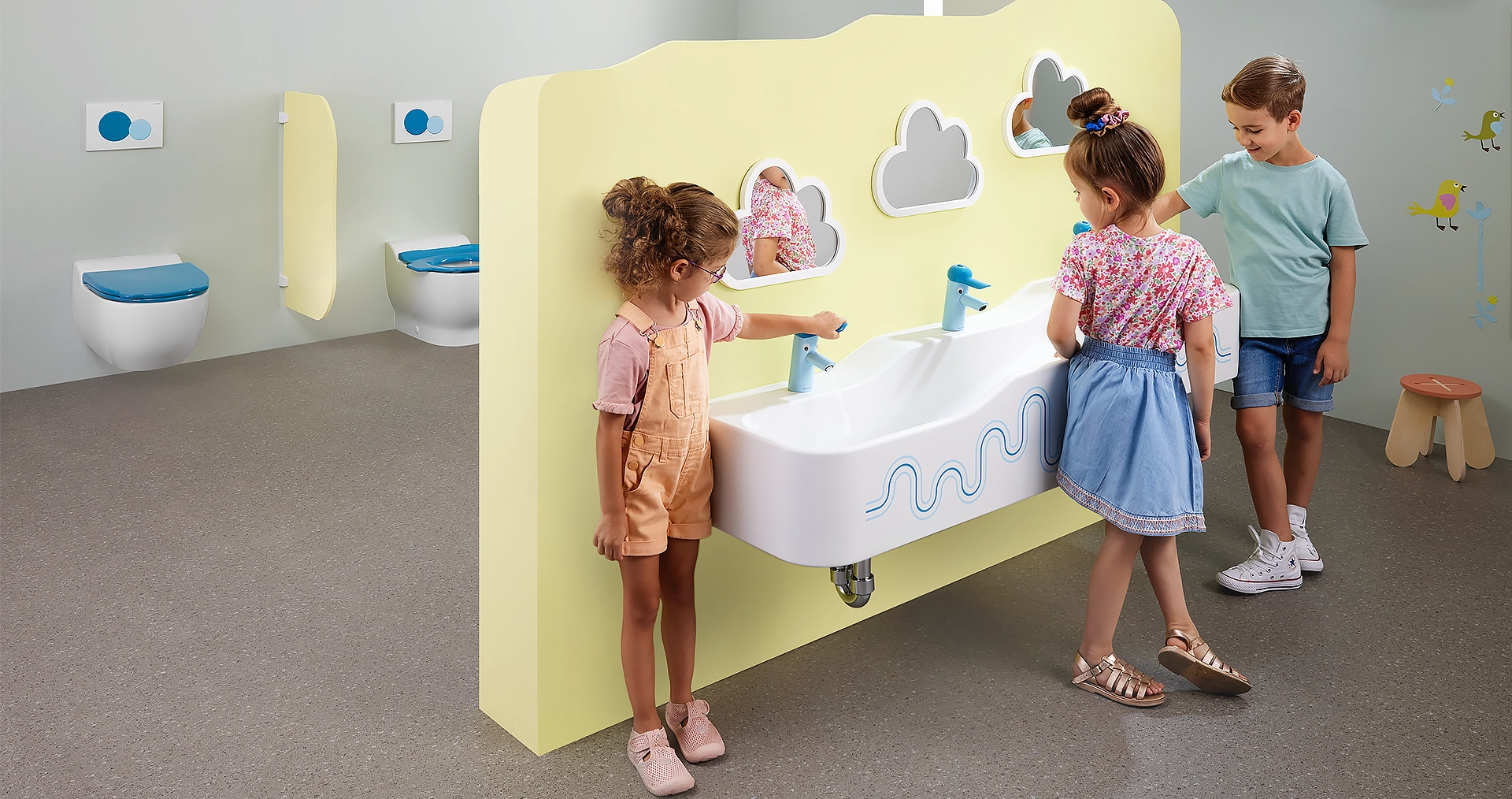 The Geberit Bambini bathroom series is aimed at the needs of children. With cheerful colours and amusing details, the playful approach makes daily hygiene routines much more enjoyable.