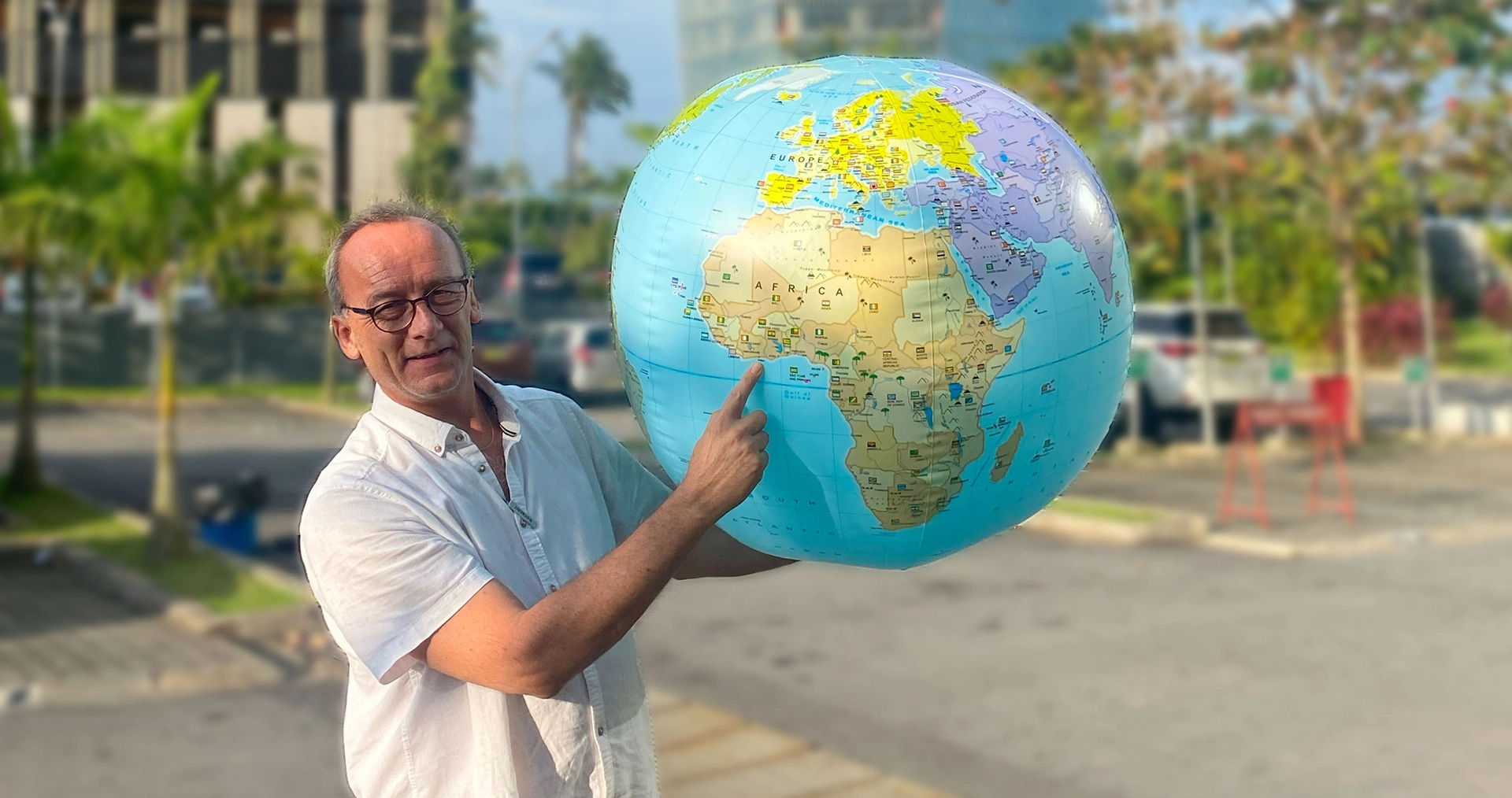 Continent, climate, culture – everything is different, but the French language connects. In 2021, Jean Melotte makes the leap from Europe to the Ivory Coast. Here, he helps to expand Geberit’s presence in West Africa.