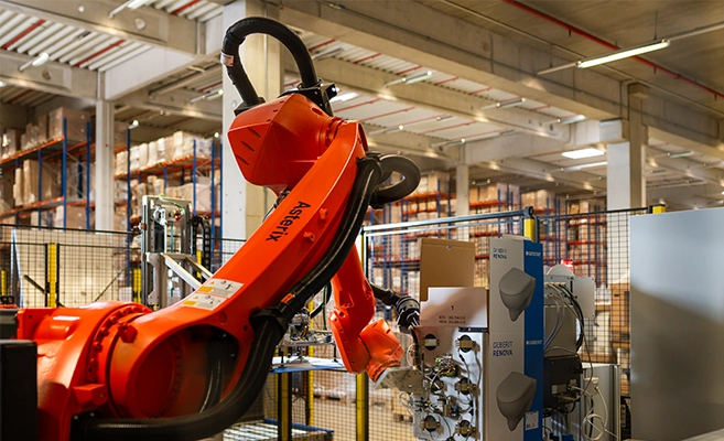 A new packaging system at the logistics site in Lintorf (DE) is reducing the hard work for employees. The result is faster processing and more ergonomic working methods.