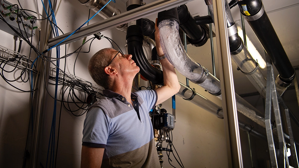 Richard Kipfer checks the direct connection between the Carve branch and BottomTurn bend.