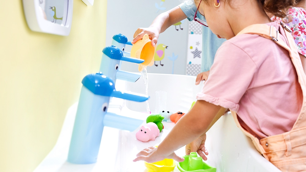 Filling the washbasin with water: daily hygiene routines are now much more enjoyable.