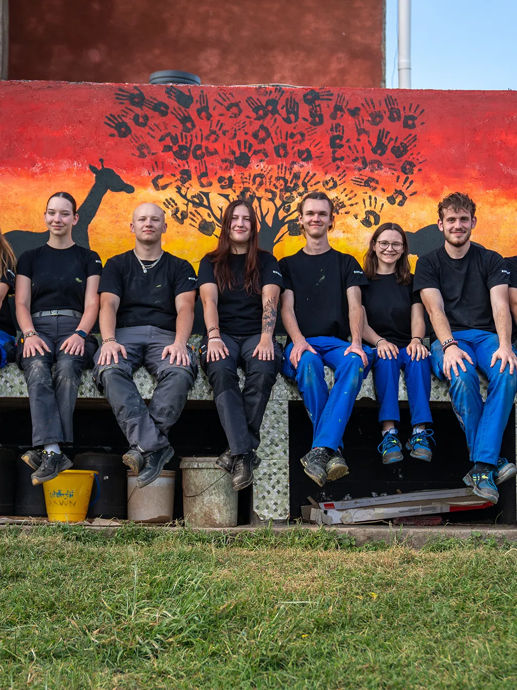 Geberit apprentices install sanitary facilities and improve the water supply at Kagwe Girls School in Kenya.

