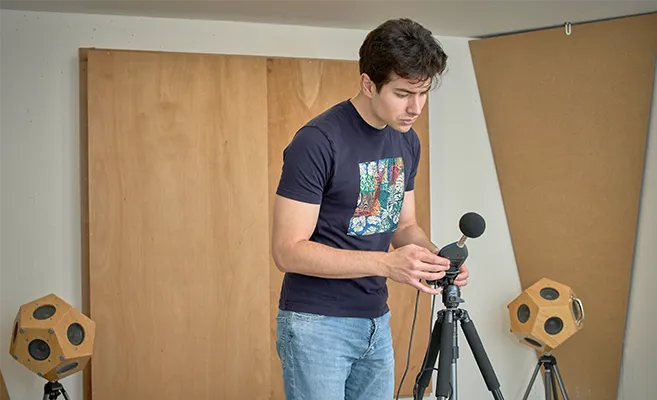 Pietro Allegri performing a soundcheck on the Type 383 fill valve. (Photo)