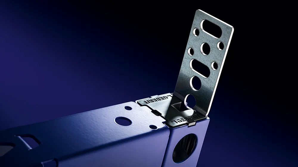 Extensions for lateral fastening on studs make installation easier for the new Duofix element. (Photo)