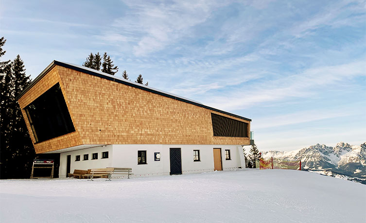 Der Kitzbüheler Skiclub setzt bei der Sanierung seines Starthauses – Ausgangspunkt des berühmten Hahnenkammrennens – auf Geberit.