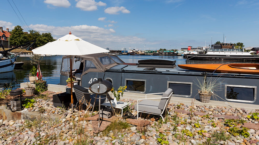 Das Hausboot von Brigitte Bjerregaard in Dänemark ist mit einem AquaClean Mera Comfort ausgestattet