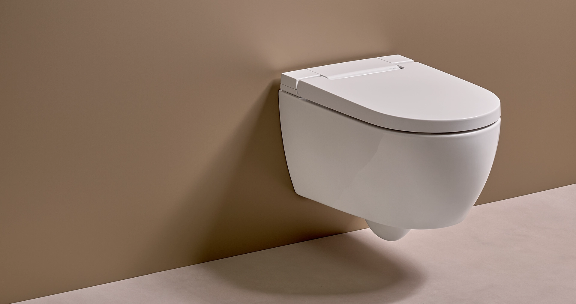 Geberit AquaClean Alba ist ein einfaches und preiswertes WC mit Duschfunktion. Es ist das ideale Modell für Dusch-WC-Neulinge.