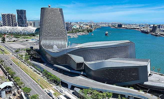 Dünenartig zieht sich das multifunktionale Gebäude Silt dem Strand im belgischen Middelkerke entlang. Nur der Hotelturm ragt heraus. Geberit Produkte sind ein wichtiger Faktor bei der Gestaltung des Gebäudekomplexes.