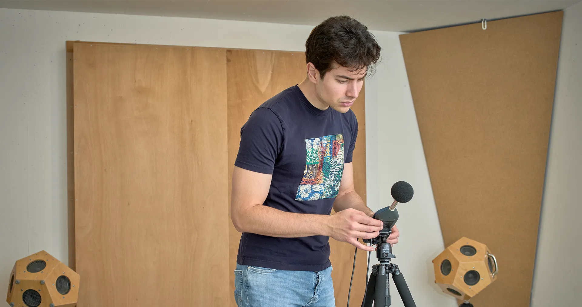 Pietro Allegri führt einen Soundcheck für das neue Füllventil Typ 383 durch. (Foto)