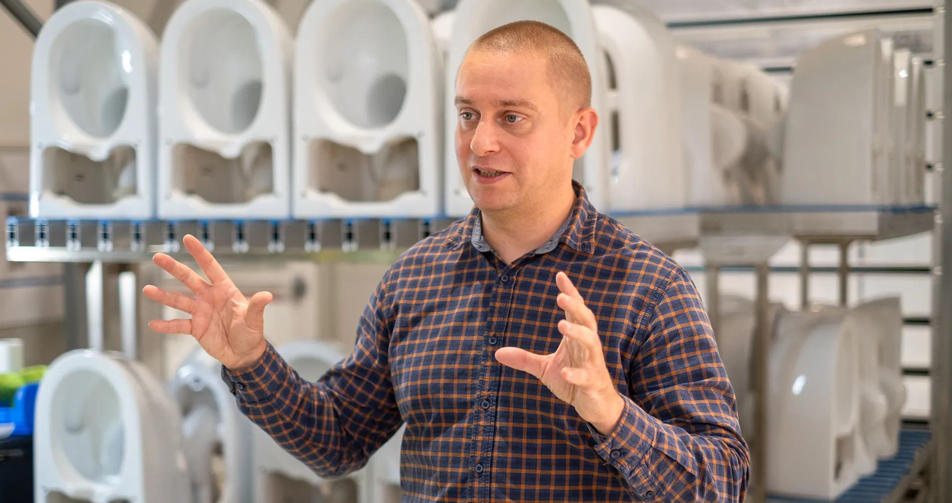 Łukasz Olejnik, Produktionsleiter des Keramikwerks in Koło. (Foto)