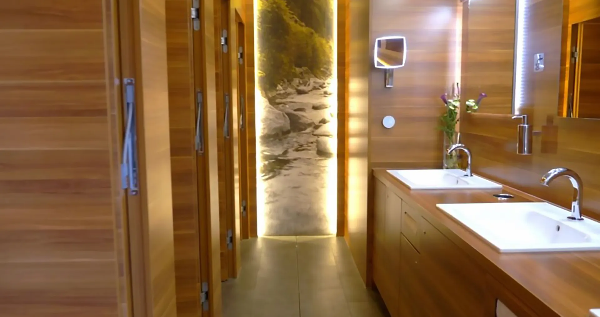 Geberit‑WC‑Oase in der VIP‑Lounge bei den Ski‑Weltmeisterschaften in Saalbach, Österreich. (Foto)