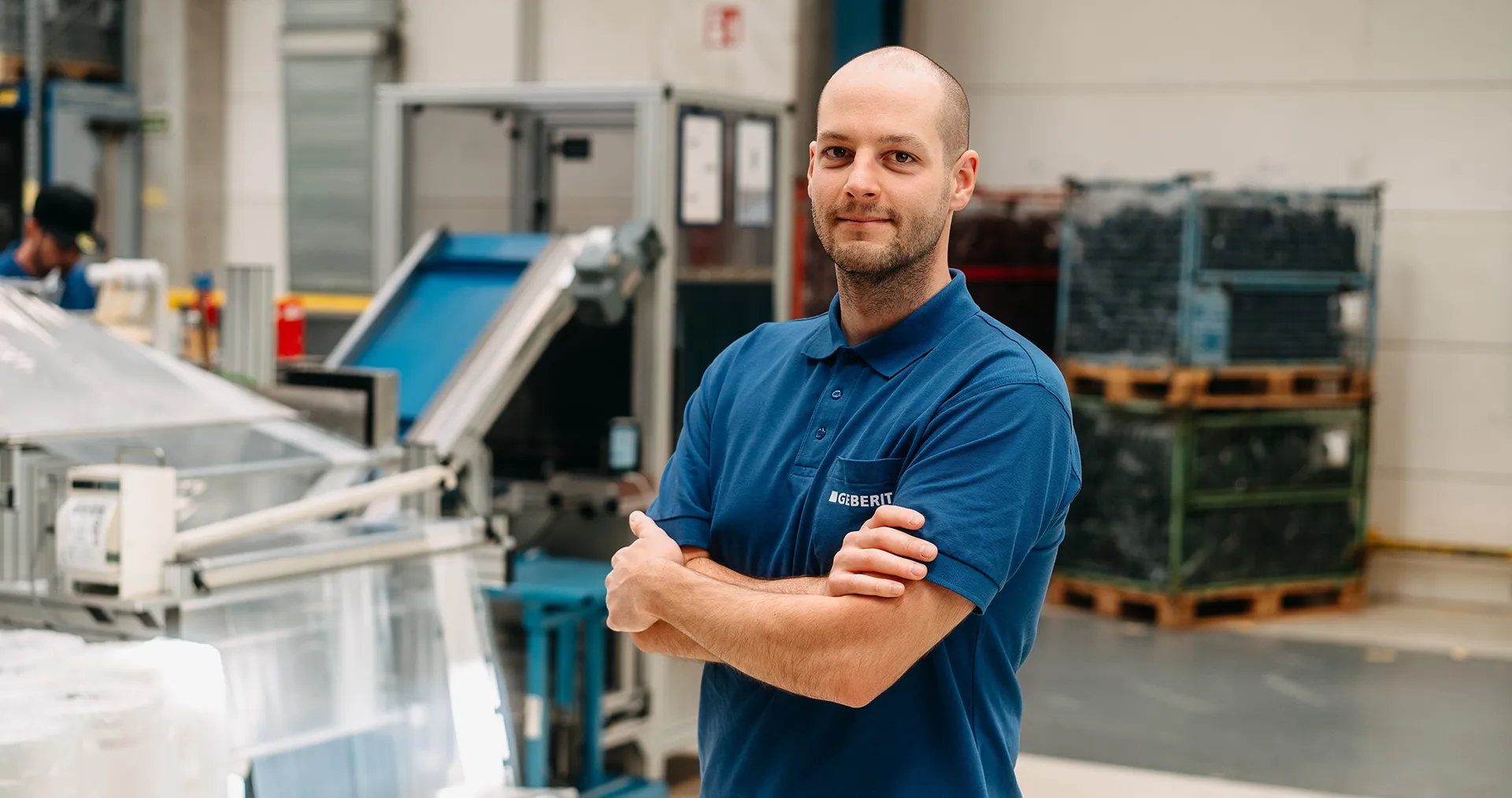 Bartłomiej Cupta im Produktionswerk in Pottenbrunn, Österreich. (Foto)