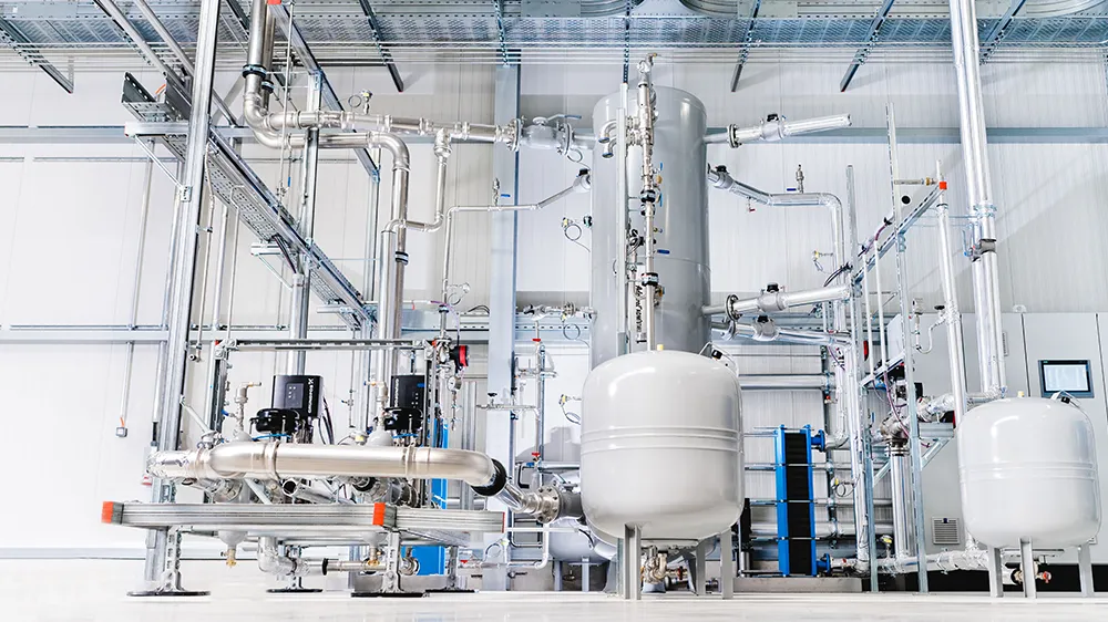 Druckluft- und Kaltwasserinstallation in einer Diamantenproduktionsfirma bei Koblenz (DE). (Foto)