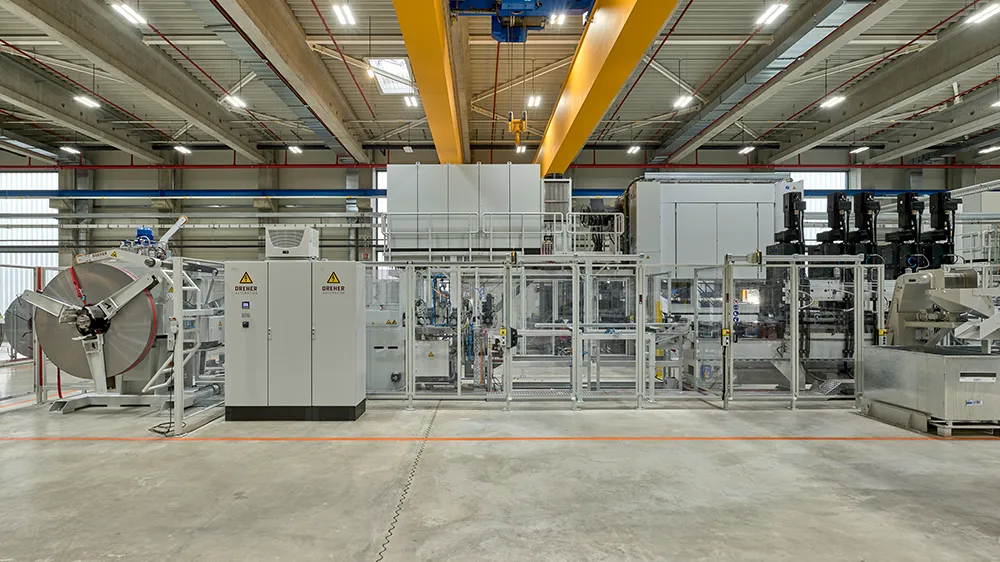 Durch Profilieren und Stanzen werden die einzelnen Teile des Duofix Rahmens hergestellt. (Foto)