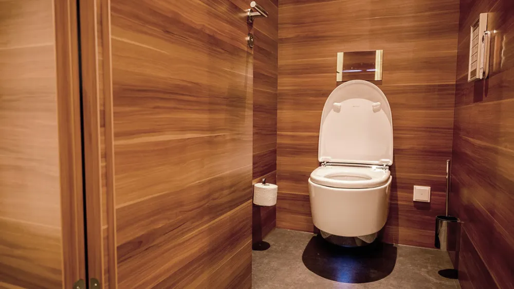 Das Highlight der Oase sind verschiedene Modelle der AquaClean Dusch-WCs von Geberit. (Foto)