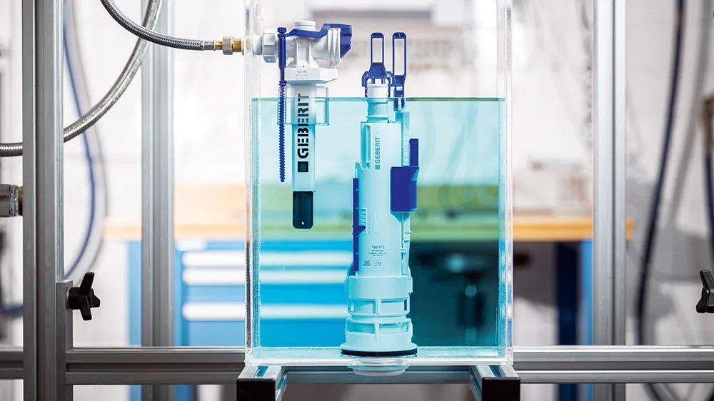 Das Füllventil Typ 383 füllt den Spülkasten mit einem gleichmäßigen und leisen Wasserstrahl. (Foto)