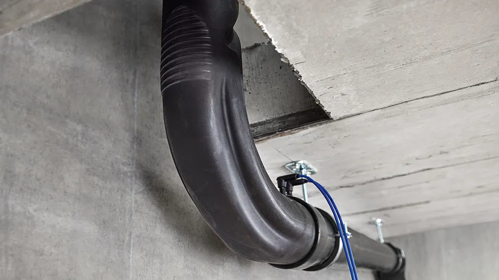 Im BottomTurn Bogen wechselt das Wasser von der Ring- in die Schichtströmung. (Foto)