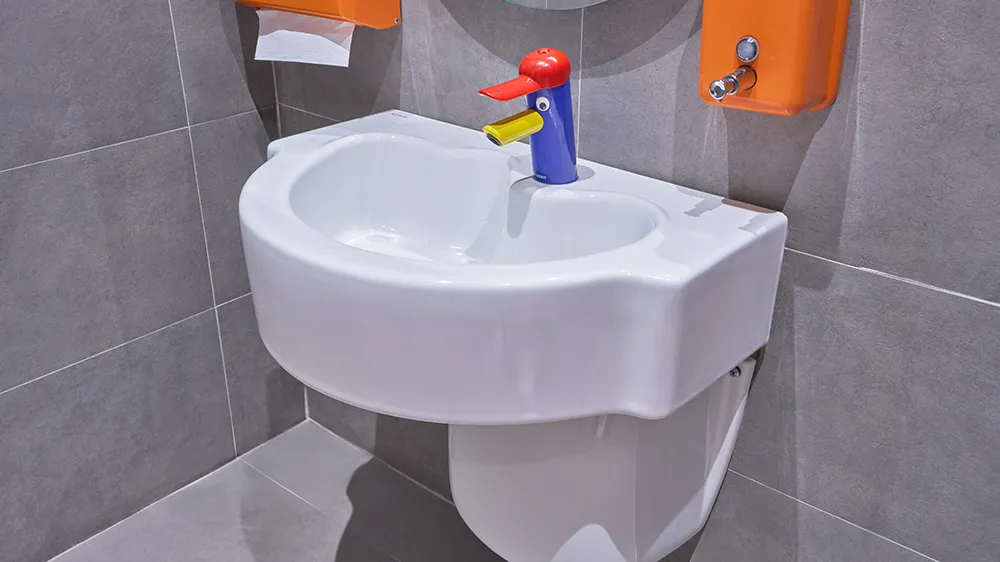 Produkte der Geberit Bambini Serie für den Einsatz in Kinderbadezimmern. (Foto)